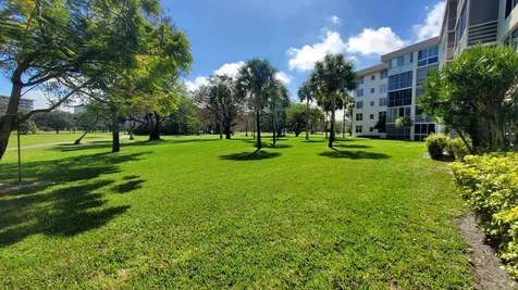 3800 Oaks Clubhouse Drive Pompano Beach FL 33069