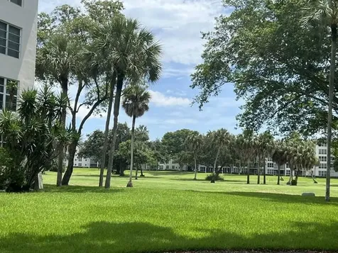 3800 Oaks Clubhouse Drive Pompano Beach FL 33069