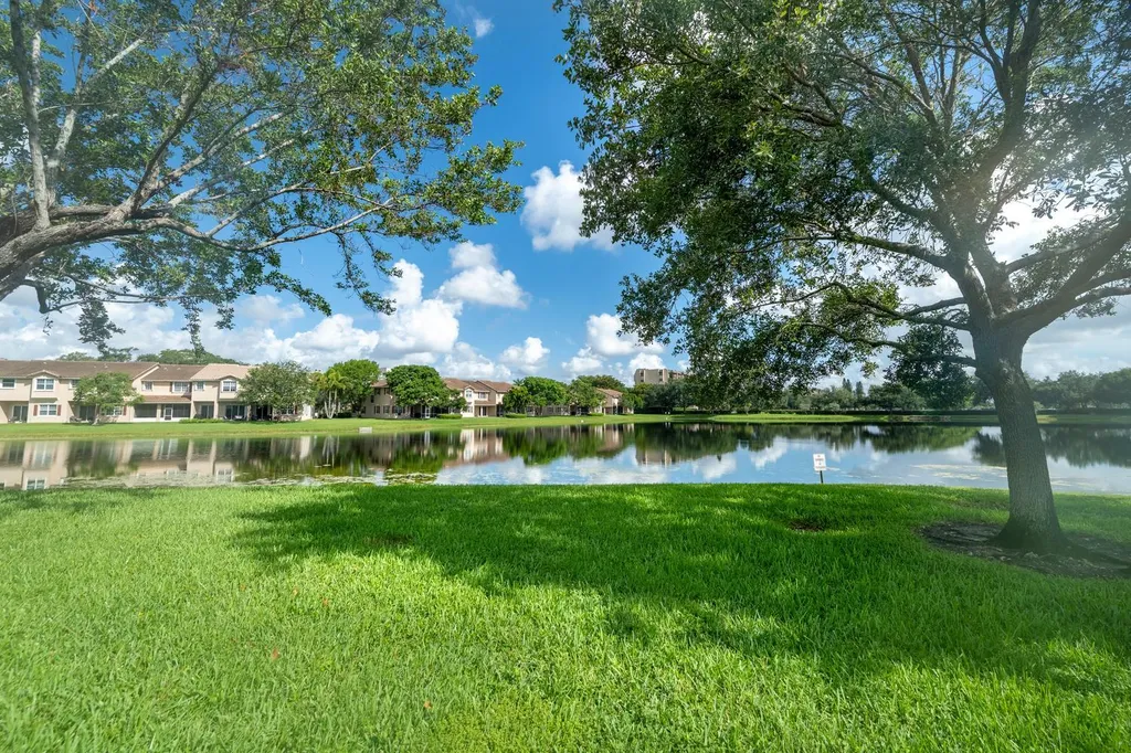 3501 Lakeside Drive Davie FL 33328