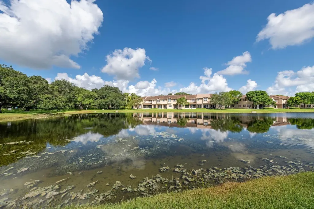 3501 Lakeside Drive Davie FL 33328