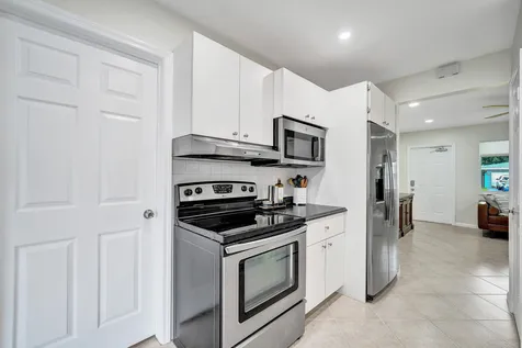 4521 NE 2nd Avenue Oakland Park FL 33334