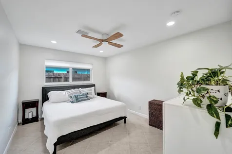 4521 NE 2nd Avenue Oakland Park FL 33334
