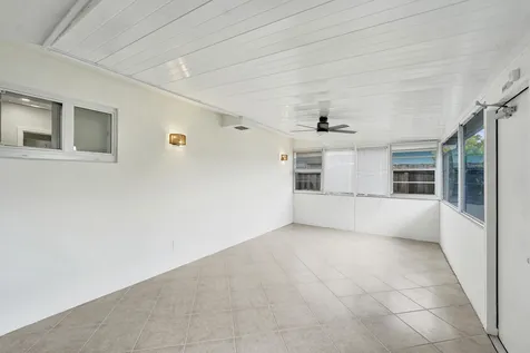4521 NE 2nd Avenue Oakland Park FL 33334