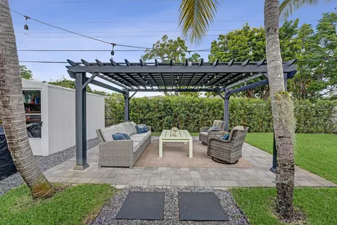 4521 NE 2nd Avenue Oakland Park FL 33334
