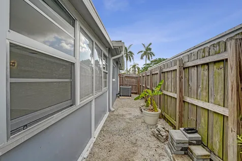 4521 NE 2nd Avenue Oakland Park FL 33334