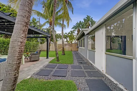 4521 NE 2nd Avenue Oakland Park FL 33334