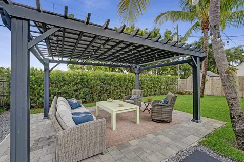 4521 NE 2nd Avenue Oakland Park FL 33334