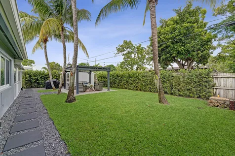 4521 NE 2nd Avenue Oakland Park FL 33334