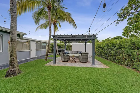 4521 NE 2nd Avenue Oakland Park FL 33334
