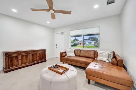 4521 NE 2nd Avenue Oakland Park FL 33334