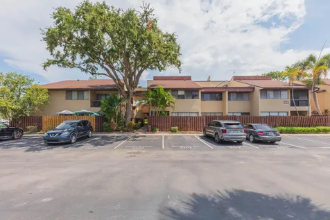 895 N Village Drive N St. Petersburg FL 33716