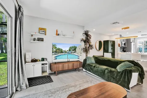 201 SW 3rd Street Pompano Beach FL 33060