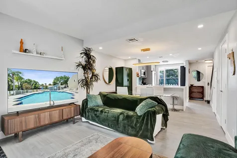 201 SW 3rd Street Pompano Beach FL 33060