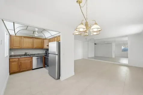 452 Brittany J Delray Beach FL 33446