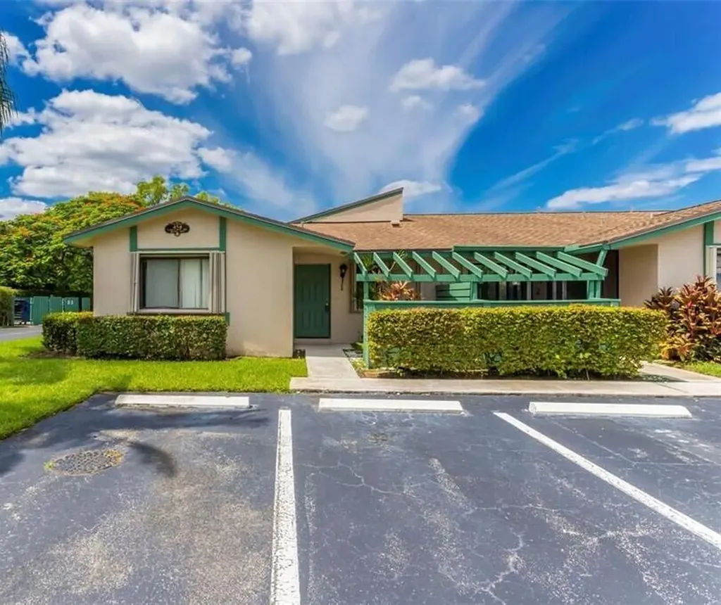 454 Lakeview Drive Weston FL 33326