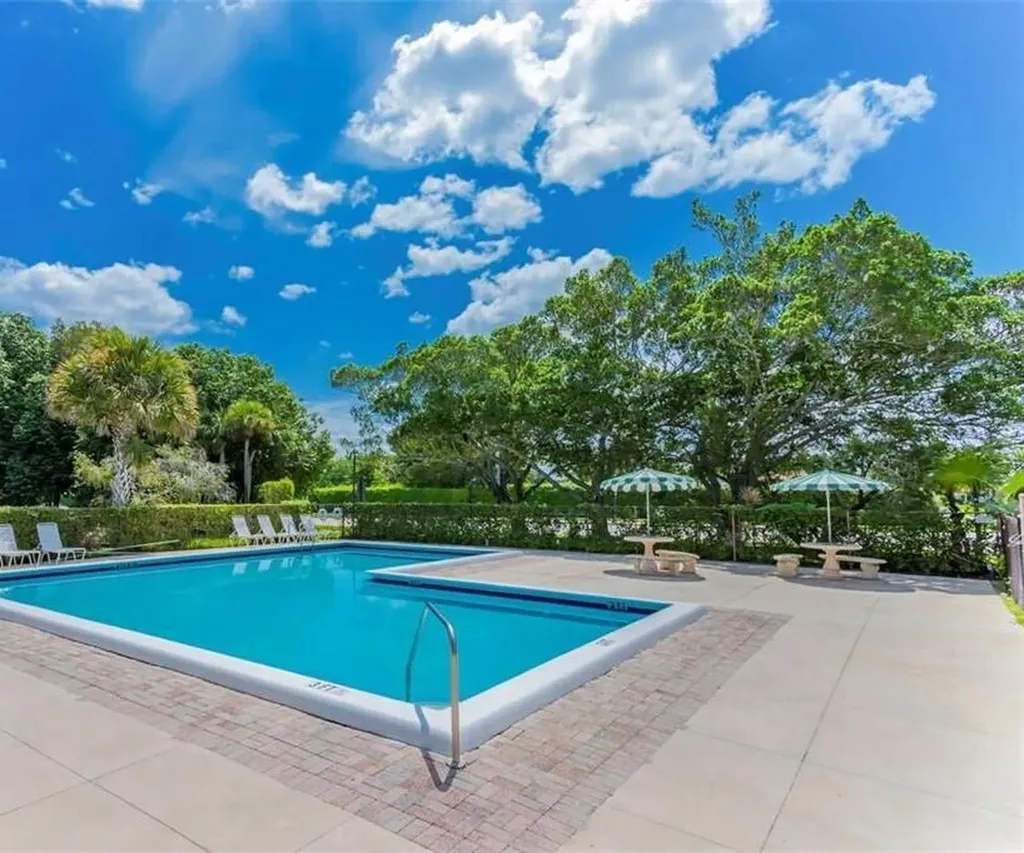 454 Lakeview Drive Weston FL 33326