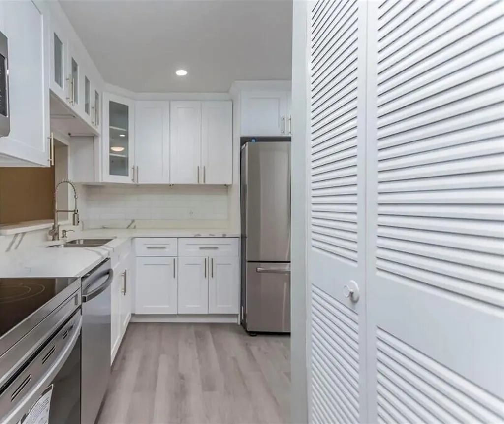 454 Lakeview Drive Weston FL 33326