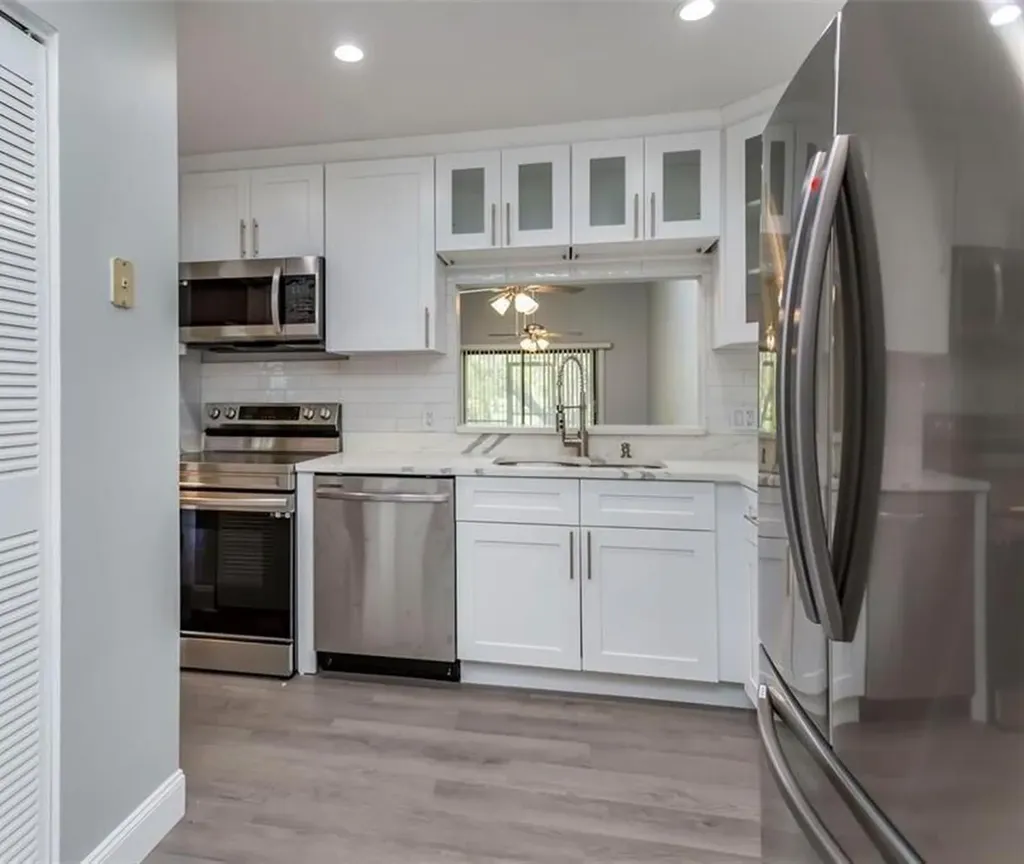 454 Lakeview Drive Weston FL 33326