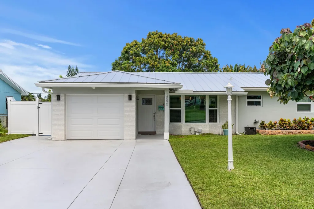 2890 SE 1st Court Boynton Beach FL 33435