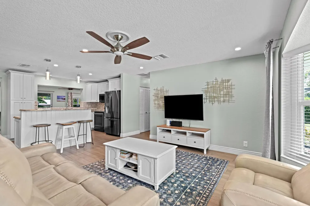 2890 SE 1st Court Boynton Beach FL 33435