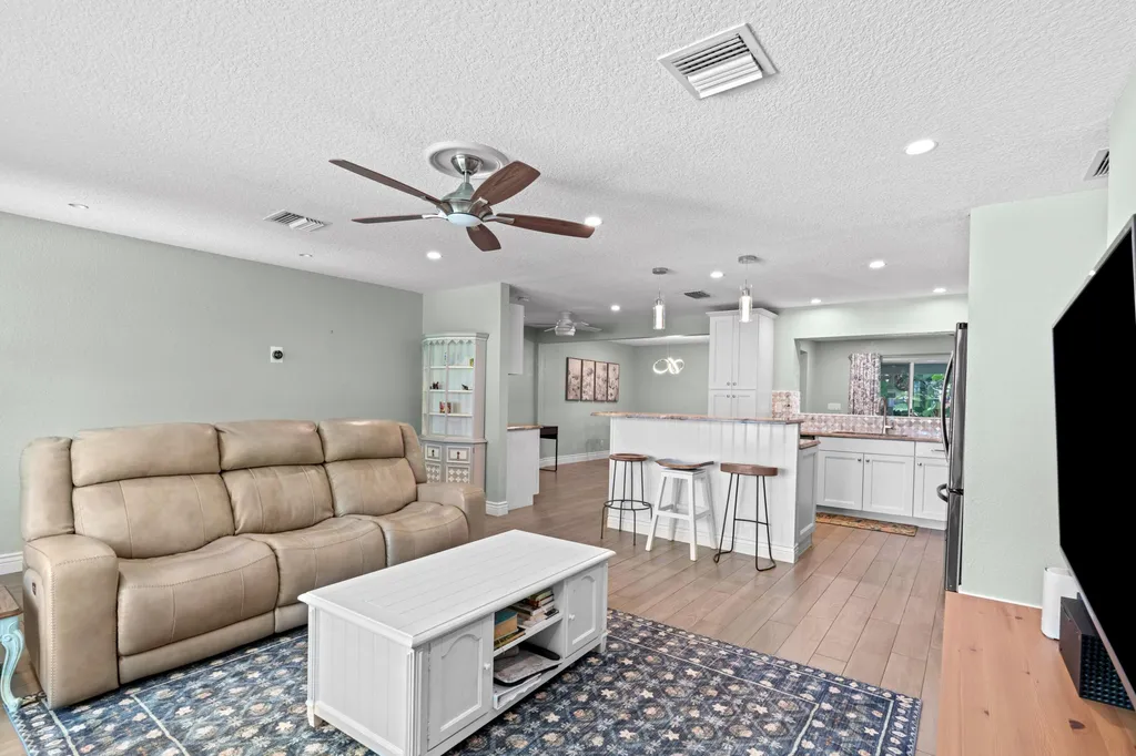 2890 SE 1st Court Boynton Beach FL 33435