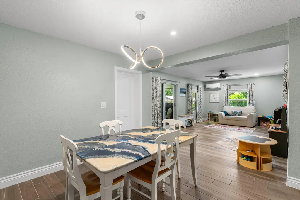 2890 SE 1st Court Boynton Beach FL 33435