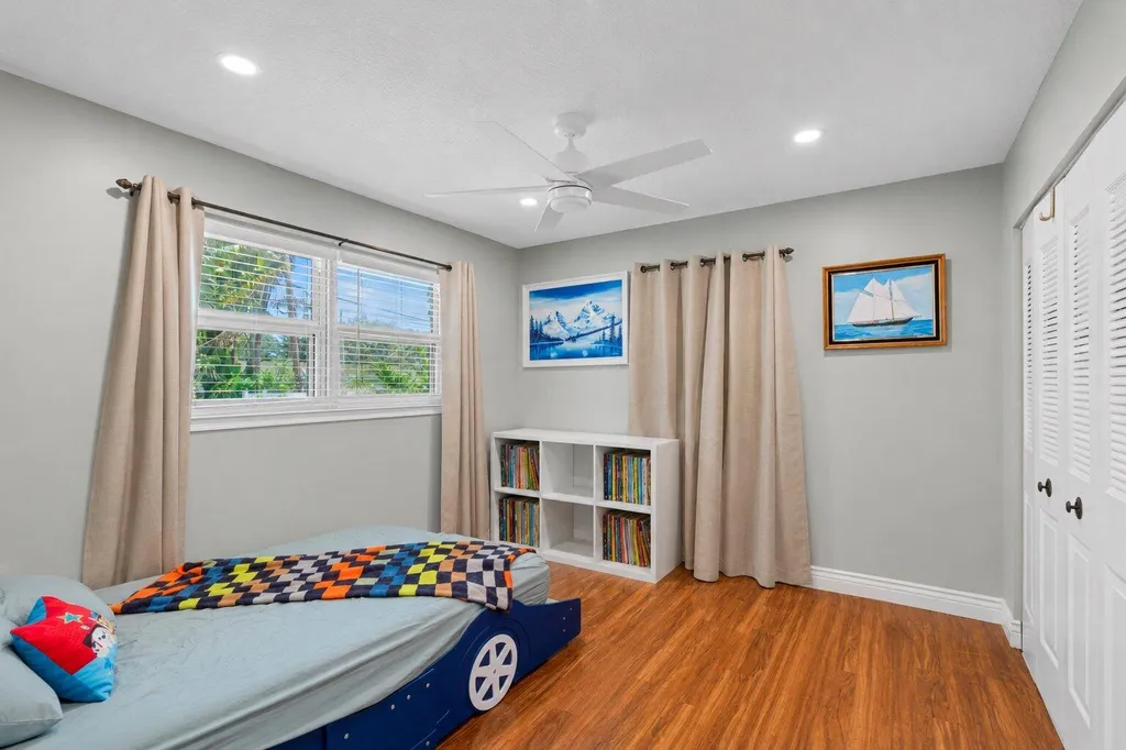 2890 SE 1st Court Boynton Beach FL 33435