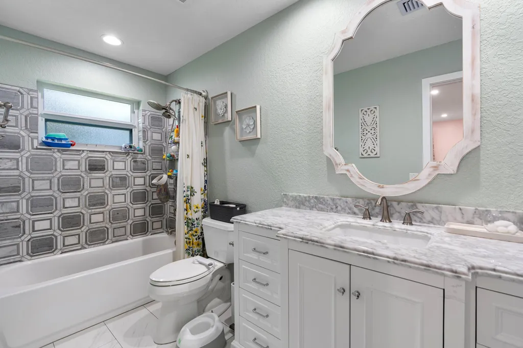 2890 SE 1st Court Boynton Beach FL 33435