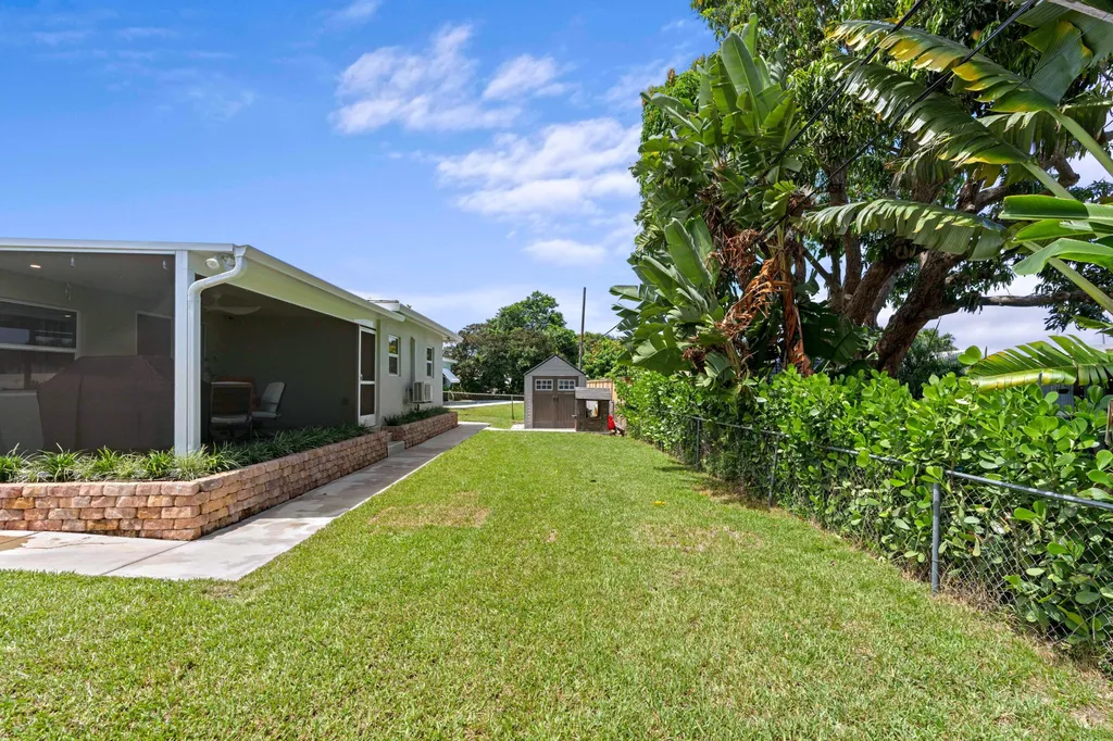 2890 SE 1st Court Boynton Beach FL 33435