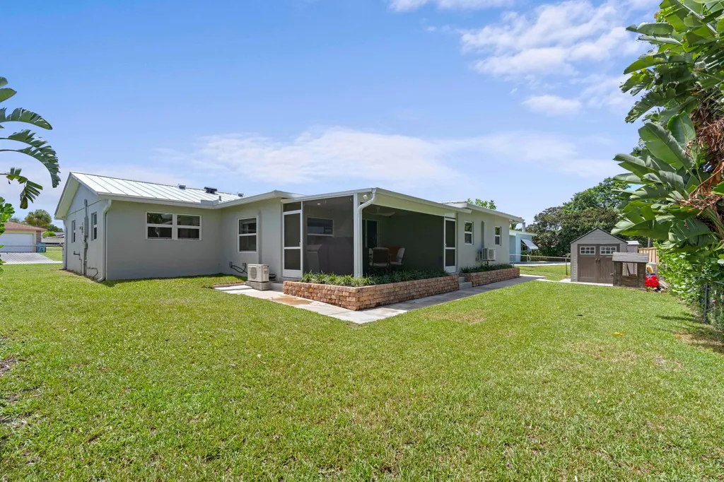 2890 SE 1st Court Boynton Beach FL 33435
