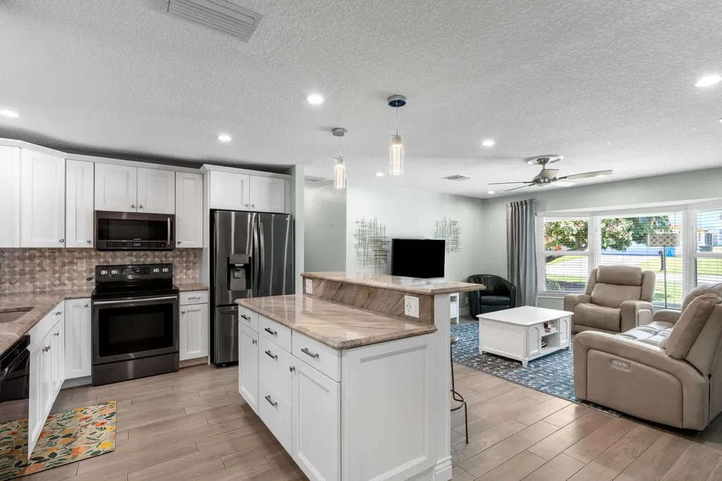 2890 SE 1st Court Boynton Beach FL 33435