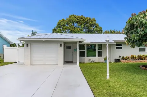 2890 SE 1st Court Boynton Beach FL 33435