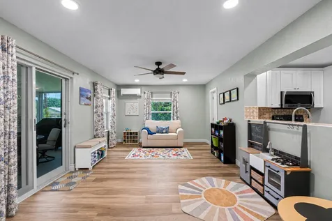 2890 SE 1st Court Boynton Beach FL 33435