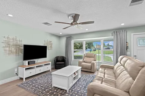 2890 SE 1st Court Boynton Beach FL 33435