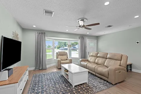 2890 SE 1st Court Boynton Beach FL 33435