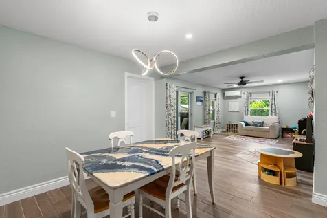 2890 SE 1st Court Boynton Beach FL 33435