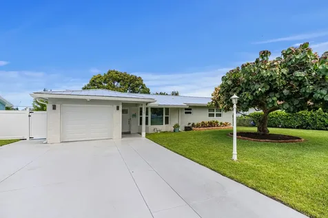 2890 SE 1st Court Boynton Beach FL 33435
