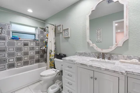 2890 SE 1st Court Boynton Beach FL 33435