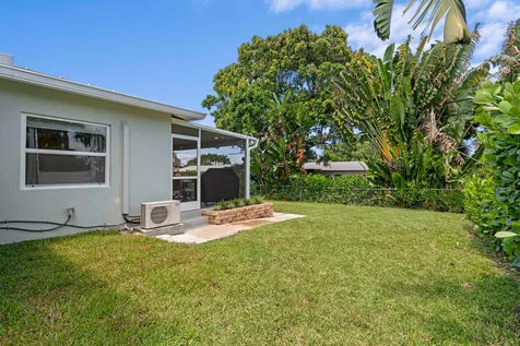 2890 SE 1st Court Boynton Beach FL 33435