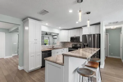 2890 SE 1st Court Boynton Beach FL 33435