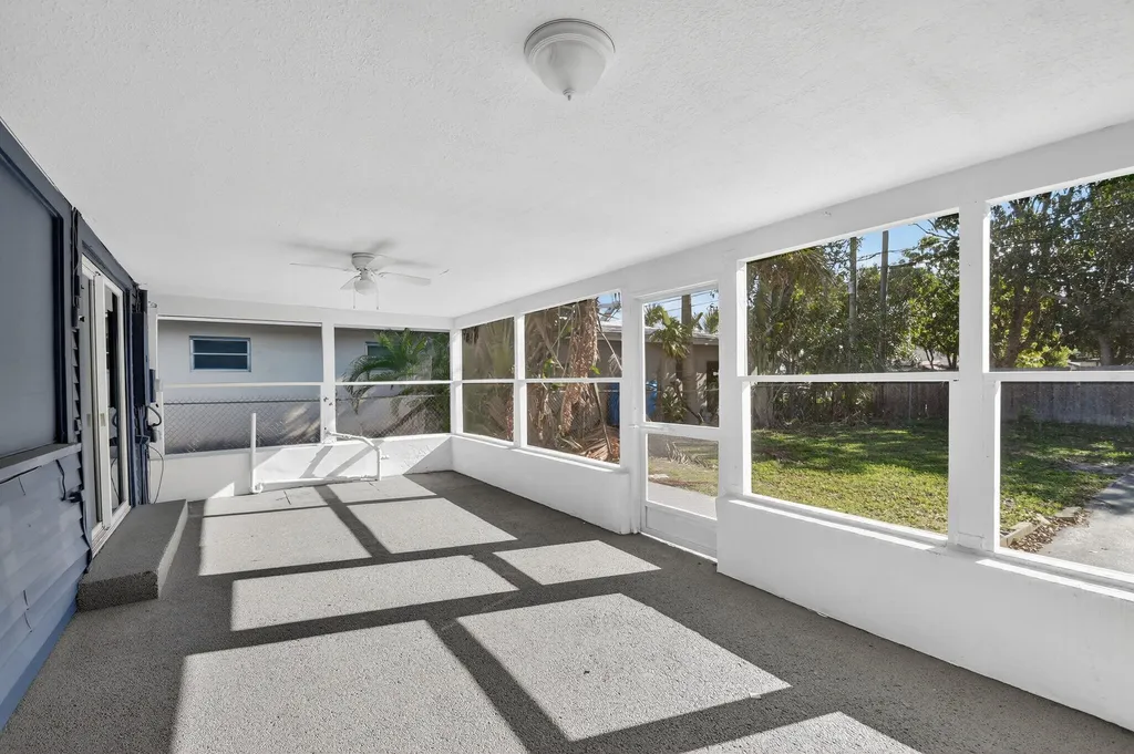 1006 S M Street Lake Worth Beach FL 33460