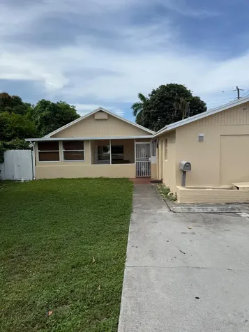 1017 W Lakewood Road West Palm Beach FL 33405
