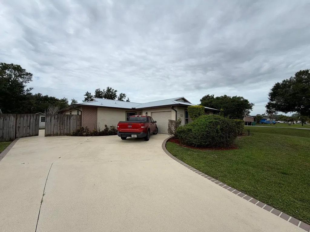 542 NW La Brea Avenue Port St Lucie FL 34983