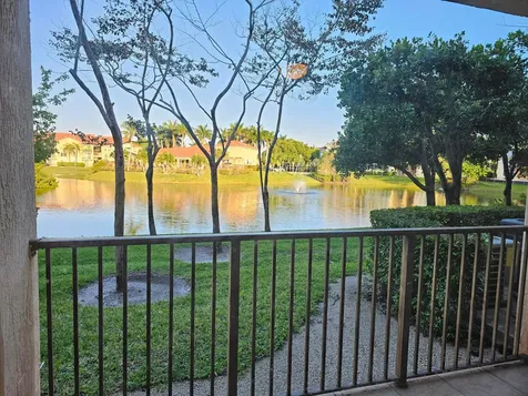 604 Villa Circle Boynton Beach FL 33435