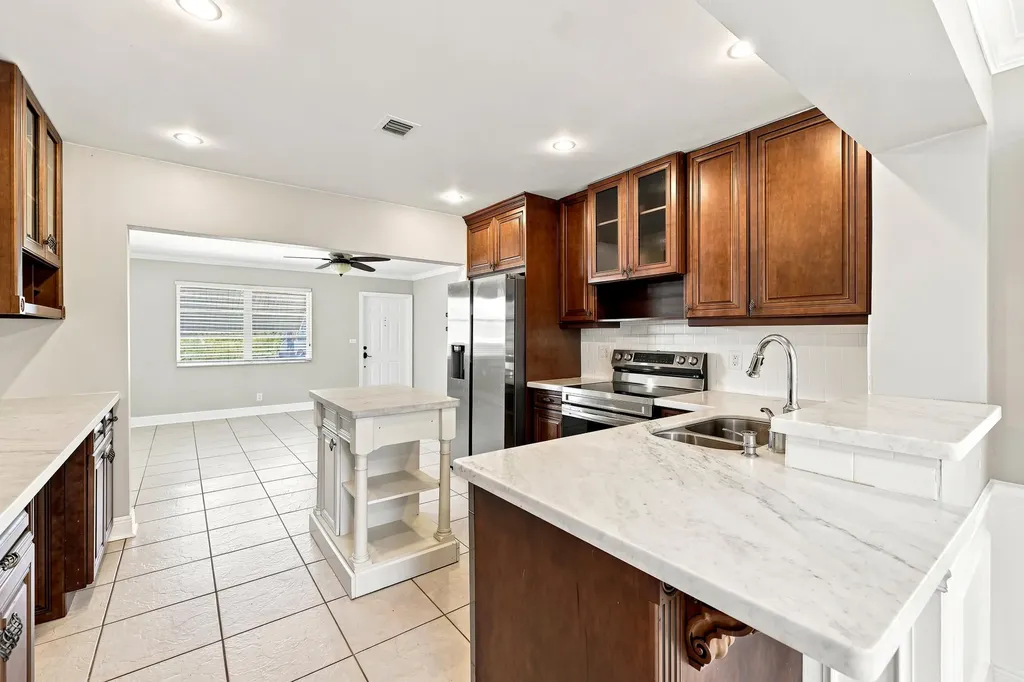 4569 NW 16th Avenue Tamarac FL 33309