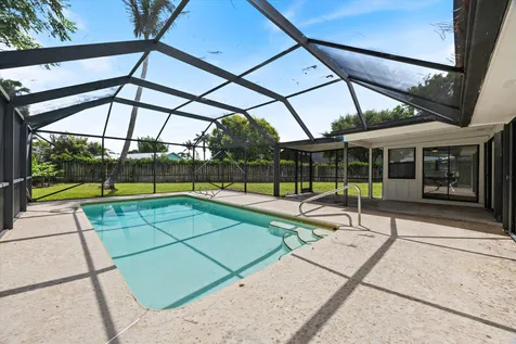 621 NE Town Terrace Jensen Beach FL 34957
