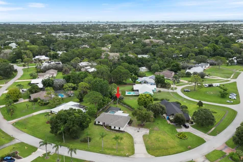 621 NE Town Terrace Jensen Beach FL 34957