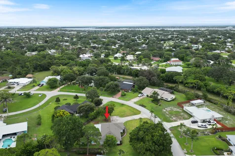 621 NE Town Terrace Jensen Beach FL 34957