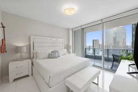 200 Biscayne Boulevard Way Miami FL 33131