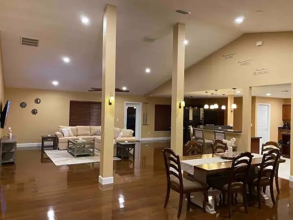 1041 SW John Maccormack Terrace Port St Lucie FL 34953